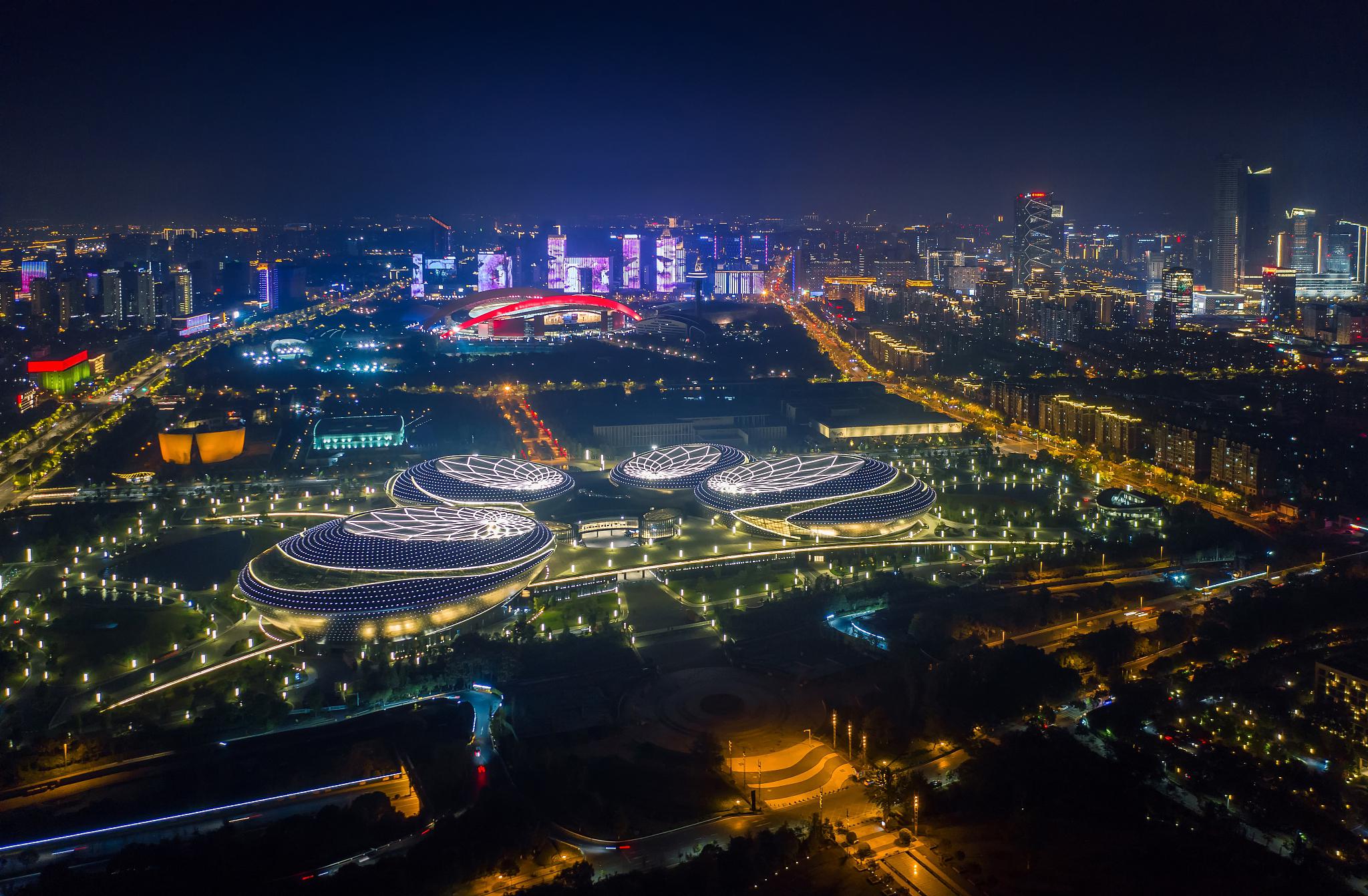 合肥夜景,美食和景点推荐 合肥的夜晚是美丽的,它有着自己独特的魅力.