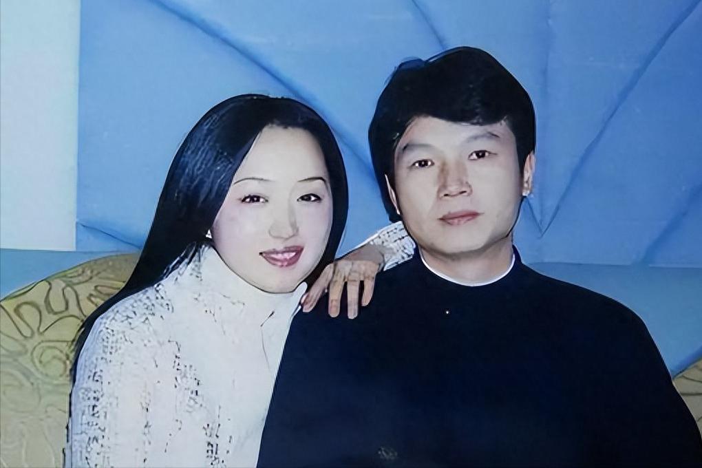 杨钰莹和赖文峰的感情故事,两人曾经相恋,但最终分手,赖文峰出狱后在