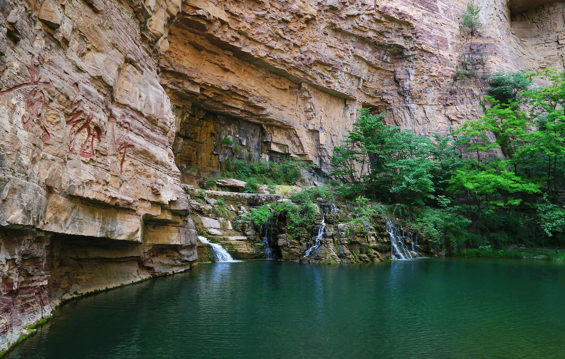 宝泉风景区的魅力 宝泉风景区位于河南和山西两省之间的辉县市薄壁镇