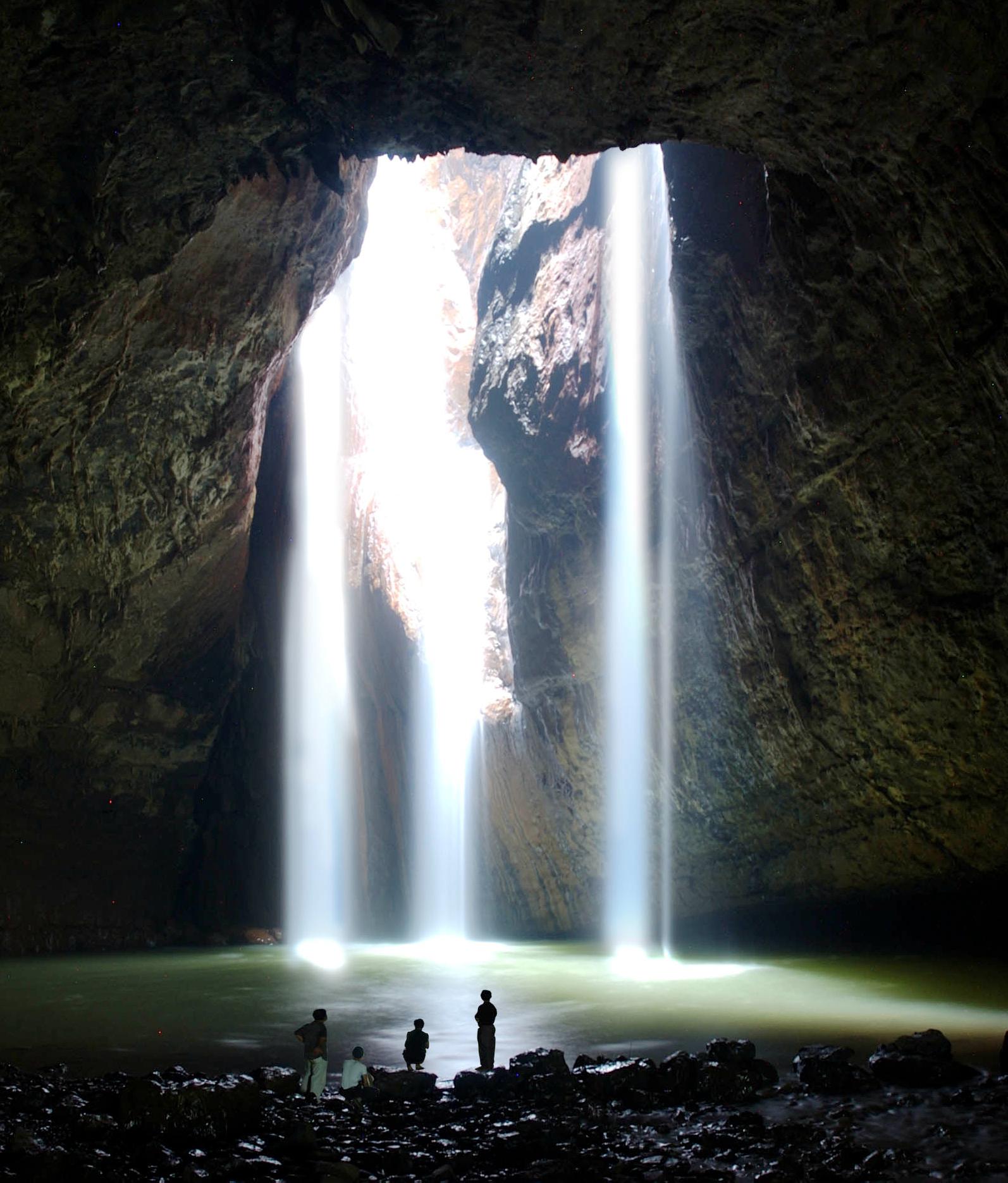 天意谷景区,自然与文化的完美结合 天意谷景区位于中国四川省广安市