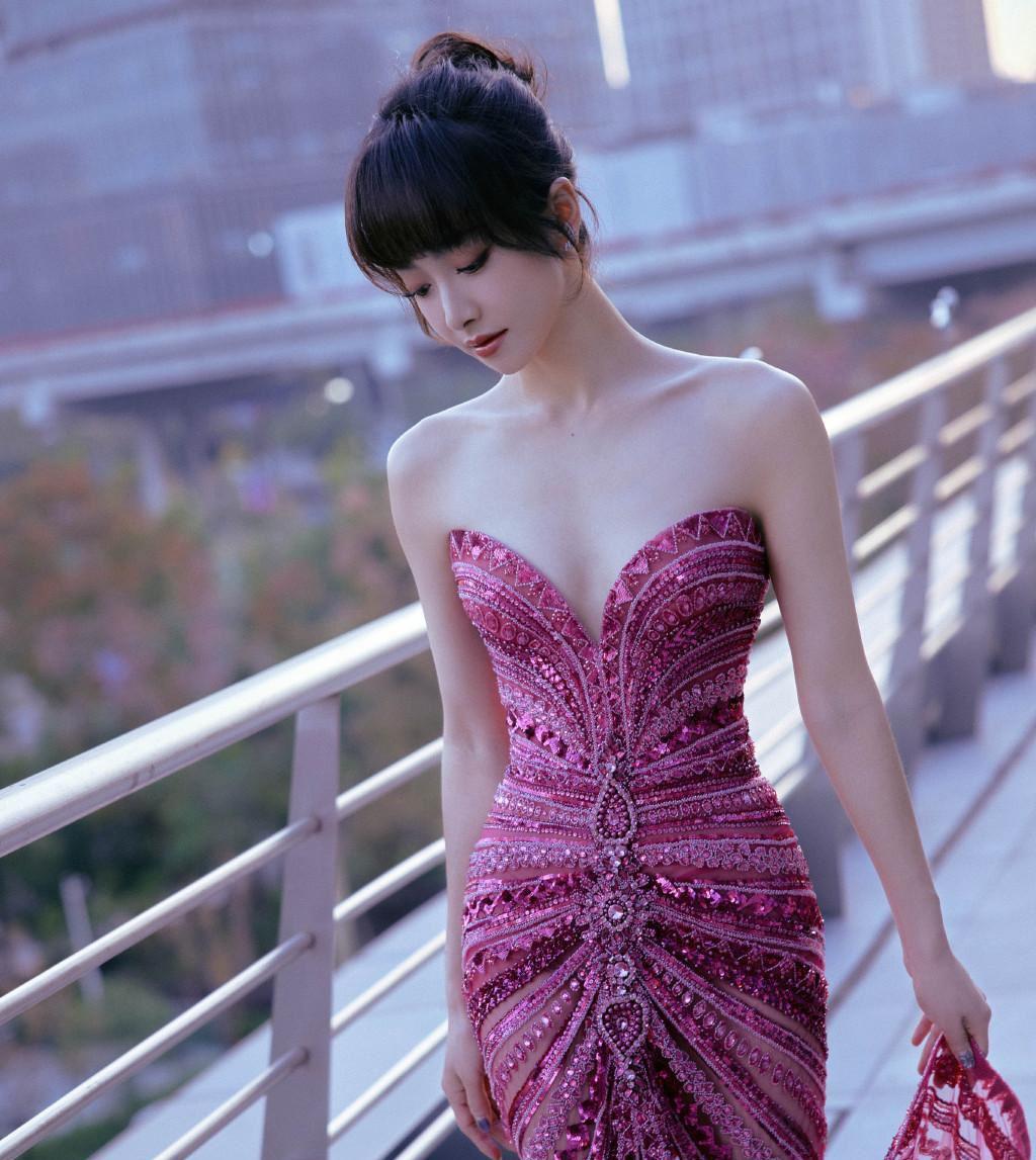 韩网谈论宋茜美丽变年轻了!