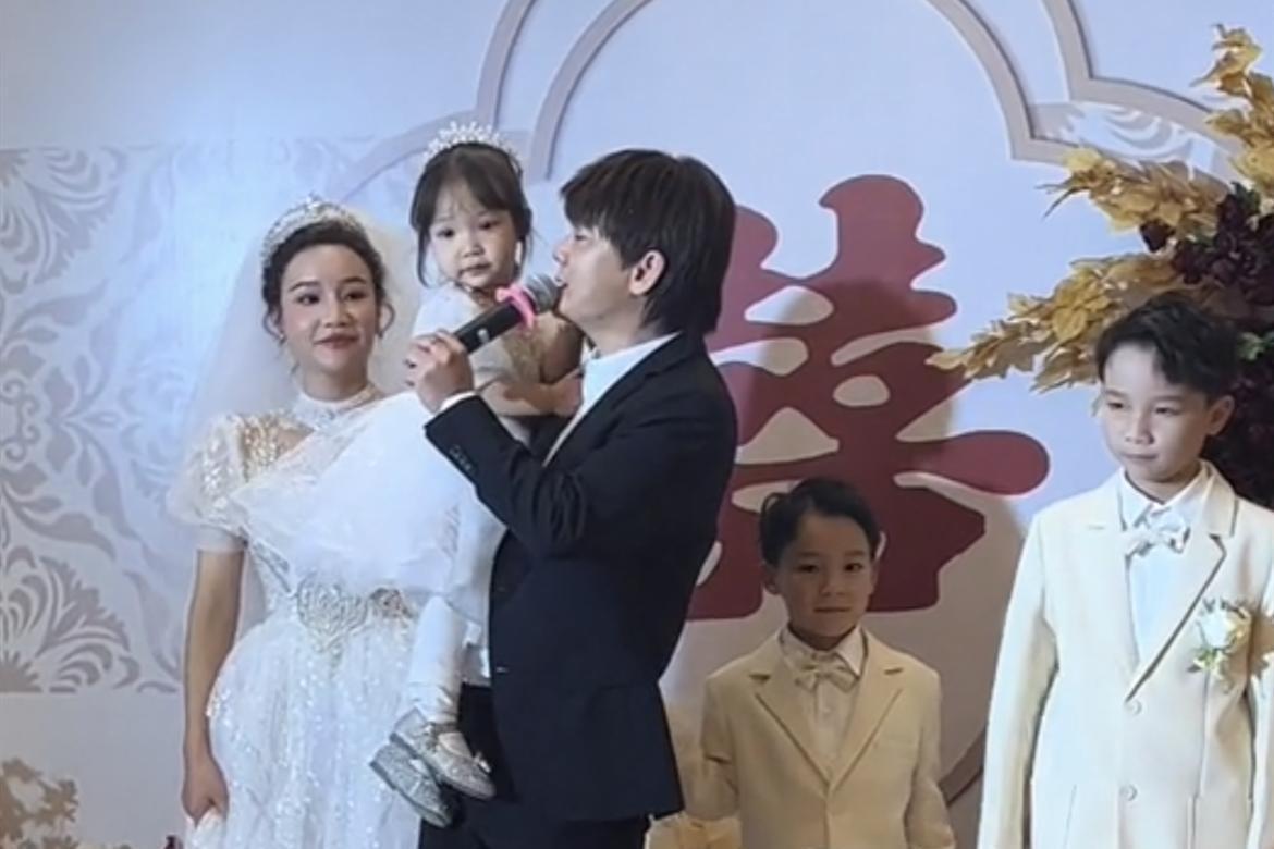 六哲的形象让人感到失望,但是他的孩子们的出生和其他忙碌的事务推迟