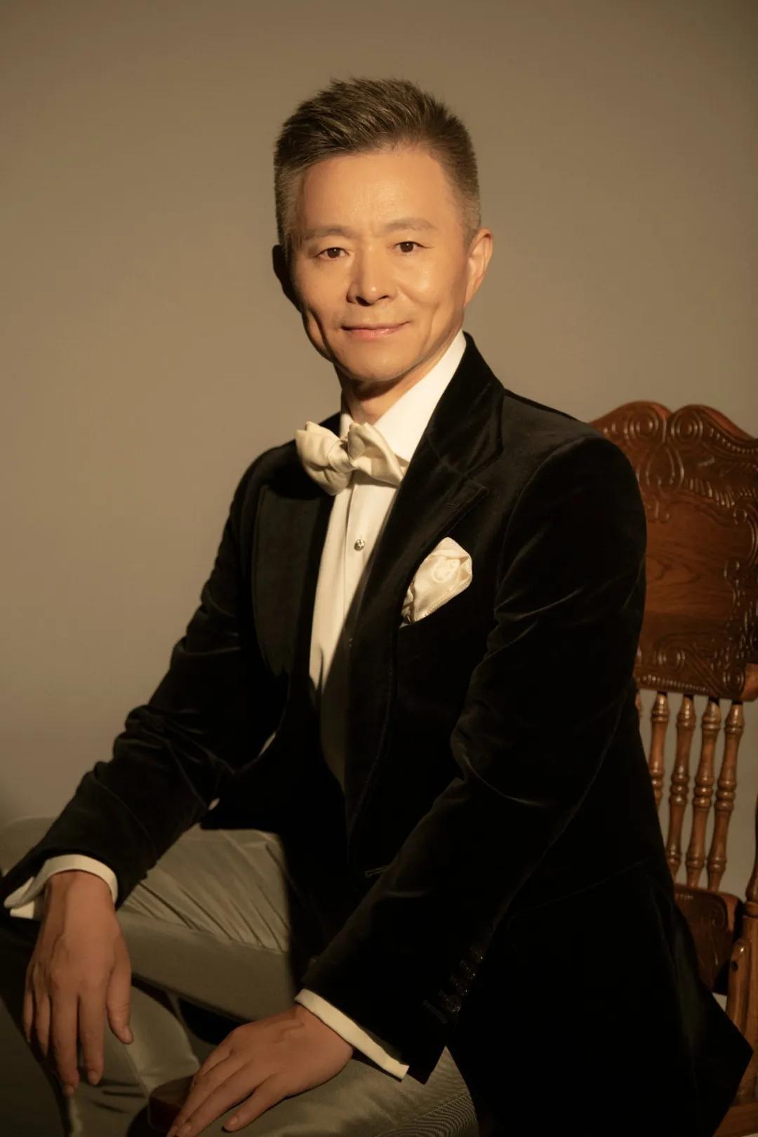 歌唱家王宏伟:40岁的爱情奇妙旅程 中国歌唱界的"歌神"王宏伟,40岁
