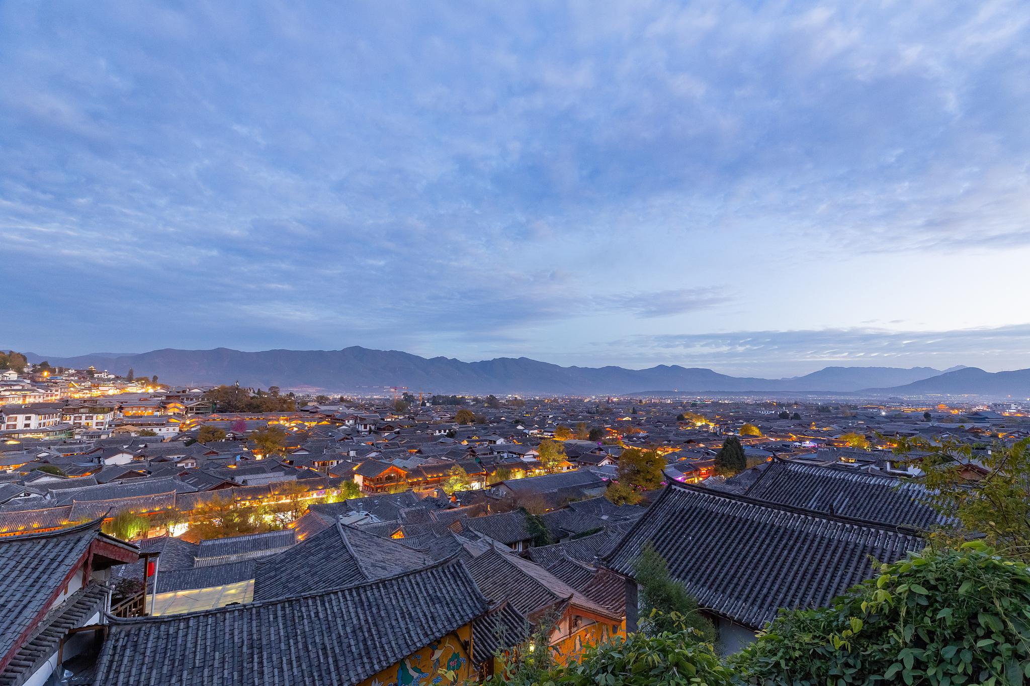 以下是一些推荐的景点: 大理古城 位于大理市,具有悠久的历史和独特的