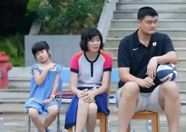 姚明和叶莉的爱情故事 姚明和叶莉的爱情故事,两人相识于1998年,姚明