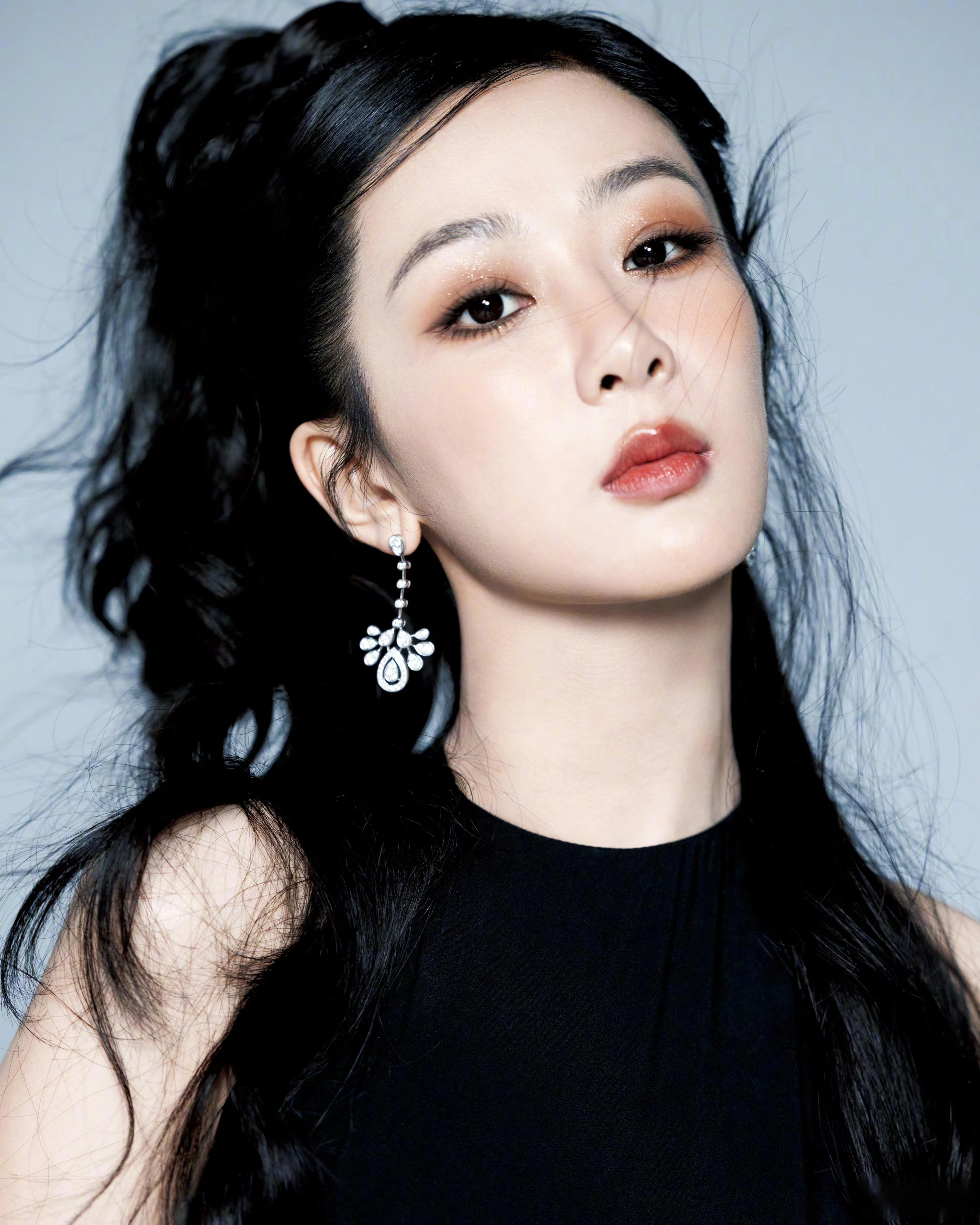 迪丽热巴和杨紫最新活动直播新妆造 9月10迪丽热巴参加西安线下力士