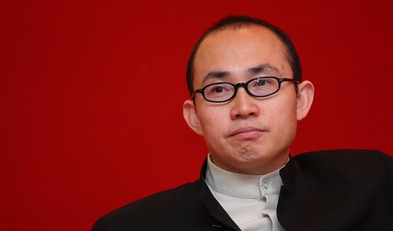 潘石屹:财富与名声的追求 潘石屹,这位中国房地产大亨,以敏锐的观察力