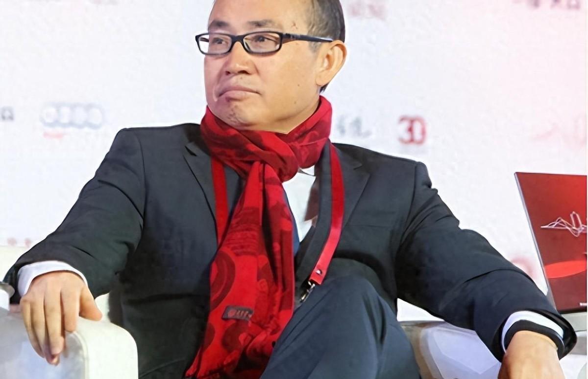 潘石屹:财富与名声的追求 潘石屹,这位中国房地产大亨,以敏锐的观察力