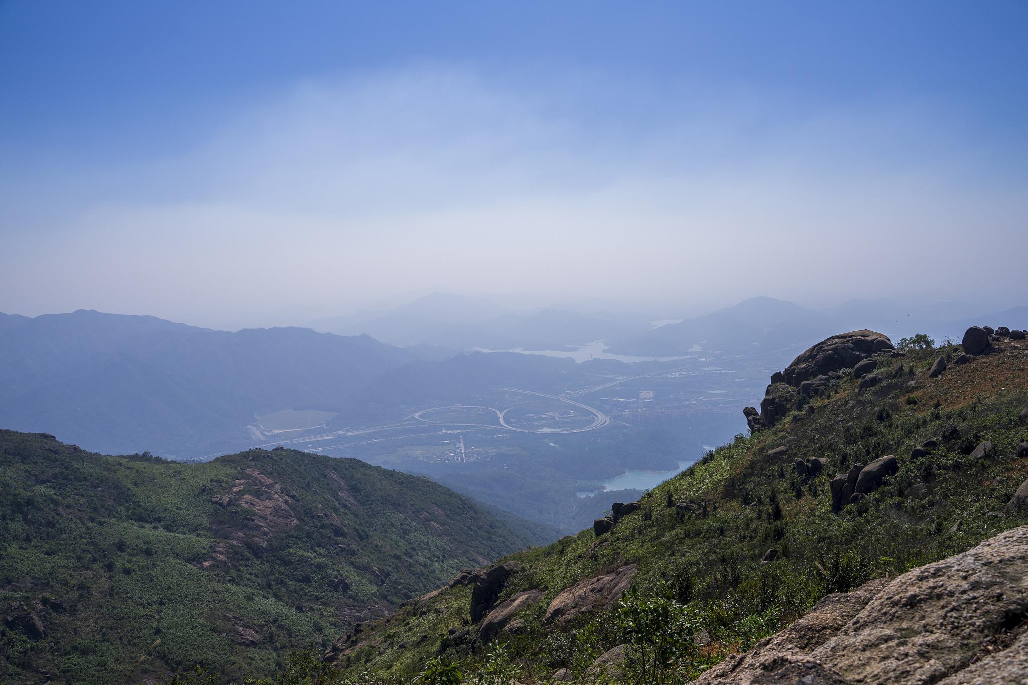 黄杨山徒步攻略 黄杨山位于珠海市斗门区中西部,以其壮丽的山峦和丰富