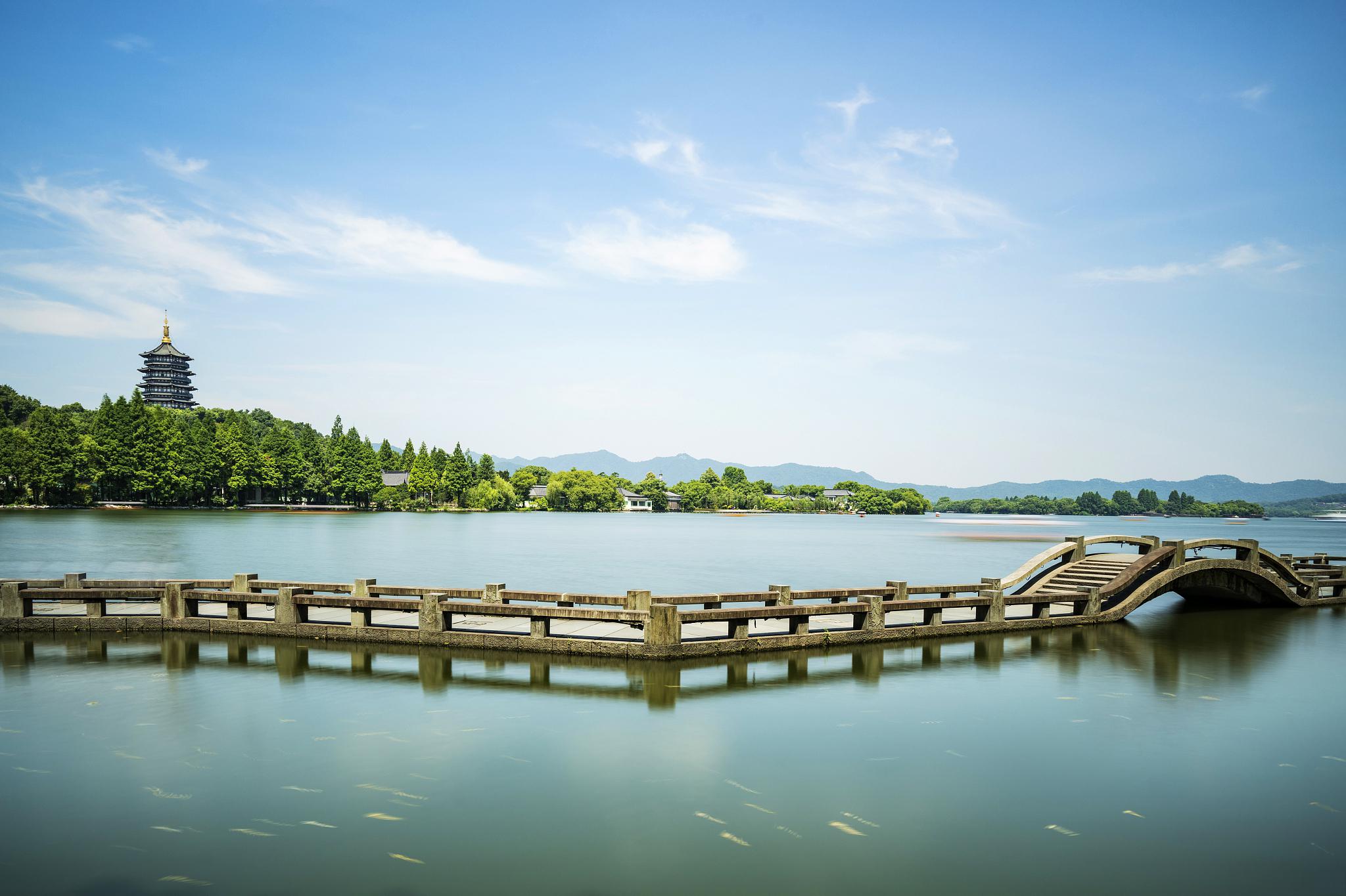 杭州是浙江省的省会,也是一座历史文化名城,拥有众多名胜古迹和自然