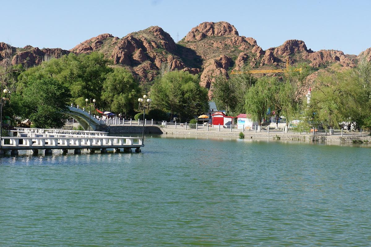 赤峰市红山公园 赤峰市红山公园是内蒙古自治区赤峰市的一个著名公园