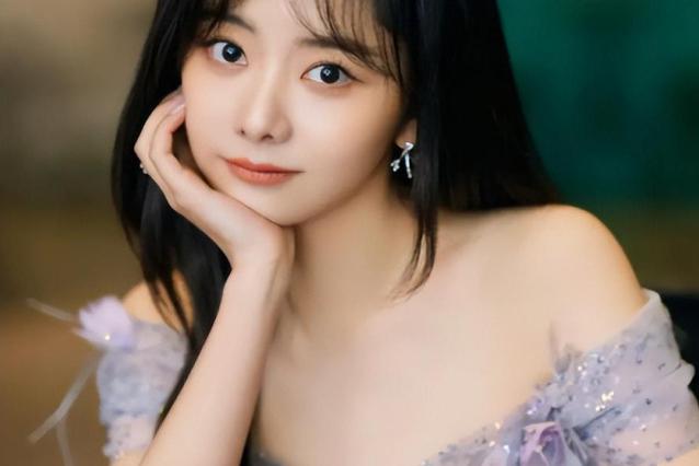 "国民闺女"谭松韵,走上了另一条道路 谭松韵毅然放弃了舒适的明星生活