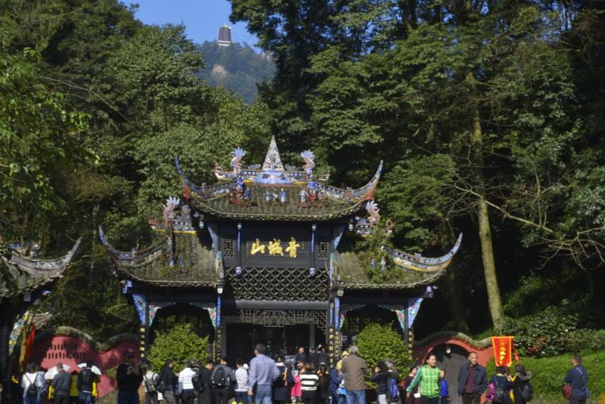 青城山,位于中国四川省都江堰市,是一座著名的道教名山,也是世界文化
