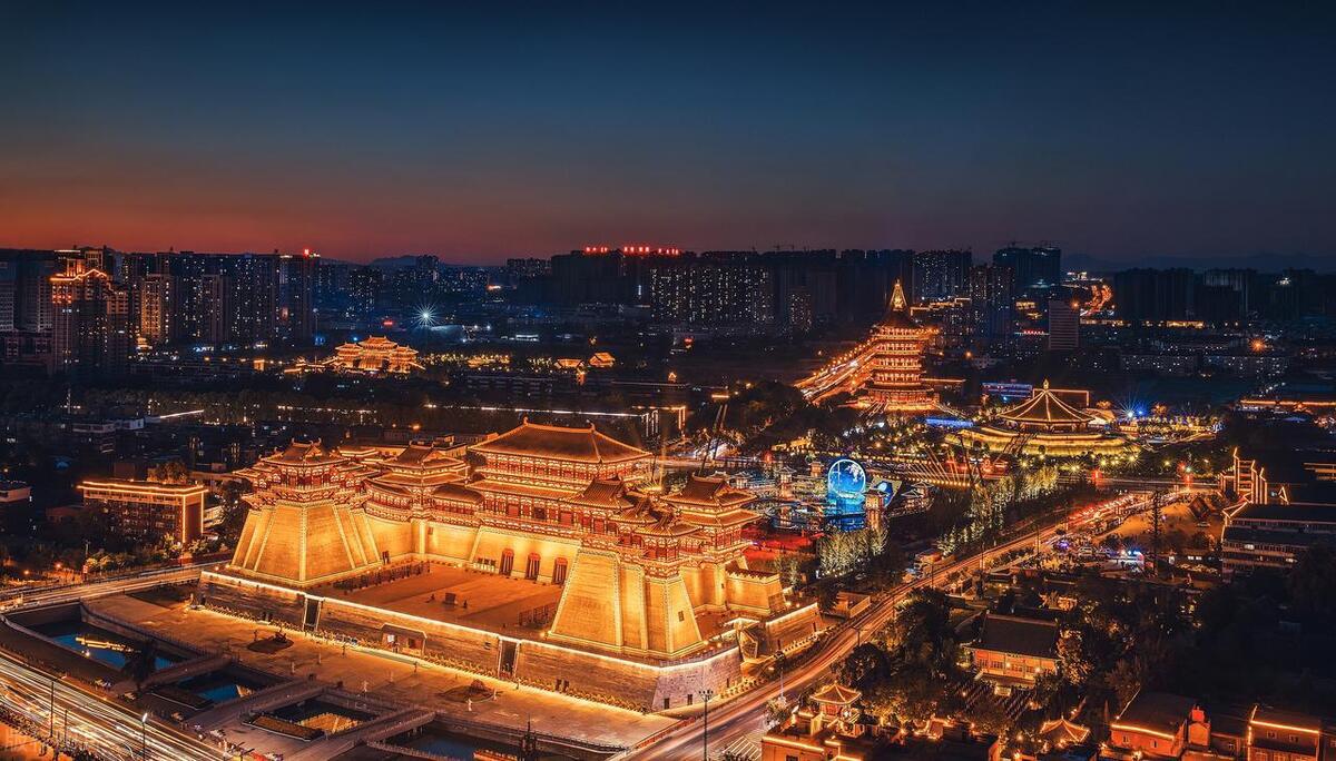 郑州黄河风景区——天下第一景 郑州黄河风景区位于郑州市的西南部,是