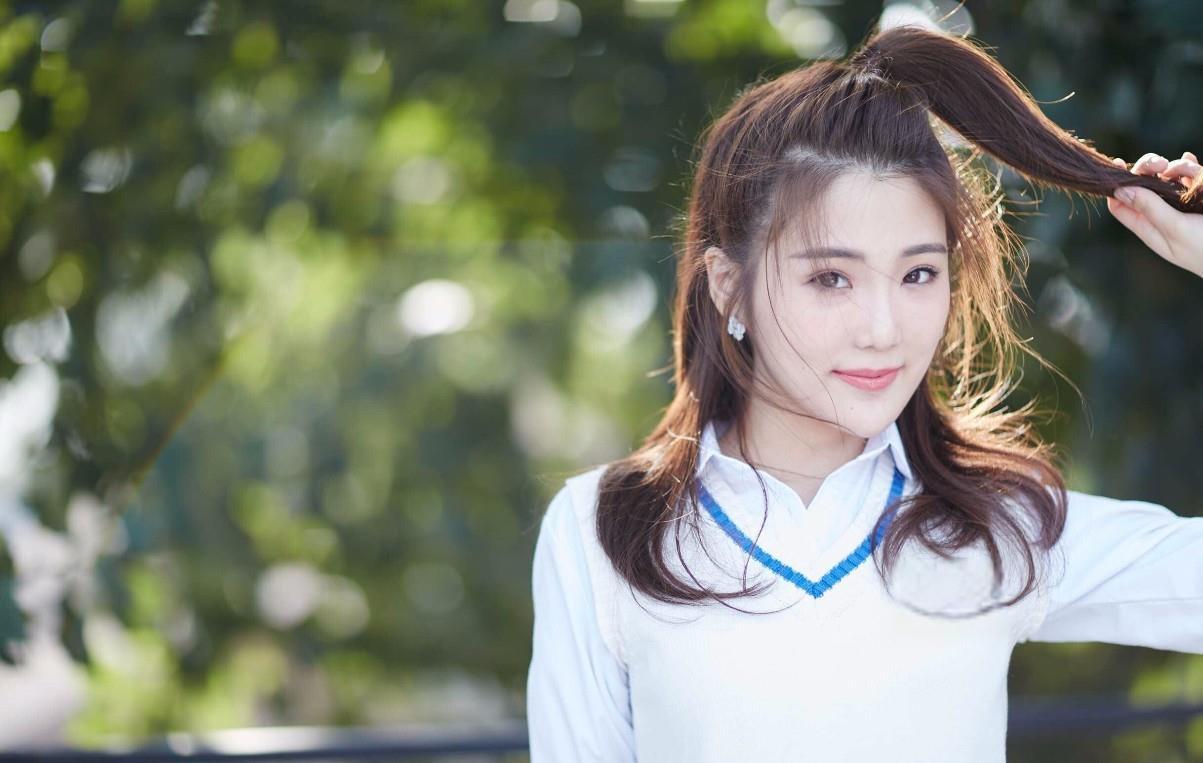 张可盈:美貌和智慧并存的演艺全能少女 张可盈,中国内地歌手,女演员