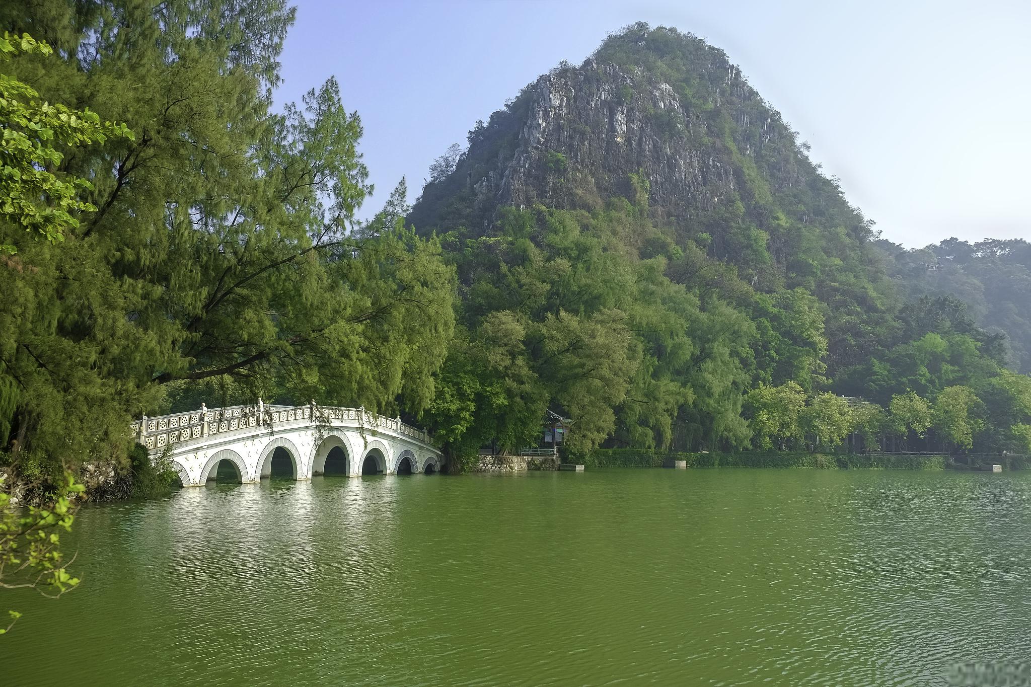 广东省肇庆市星湖旅游景区 广东省肇庆市星湖旅游景区是国内旅游必去
