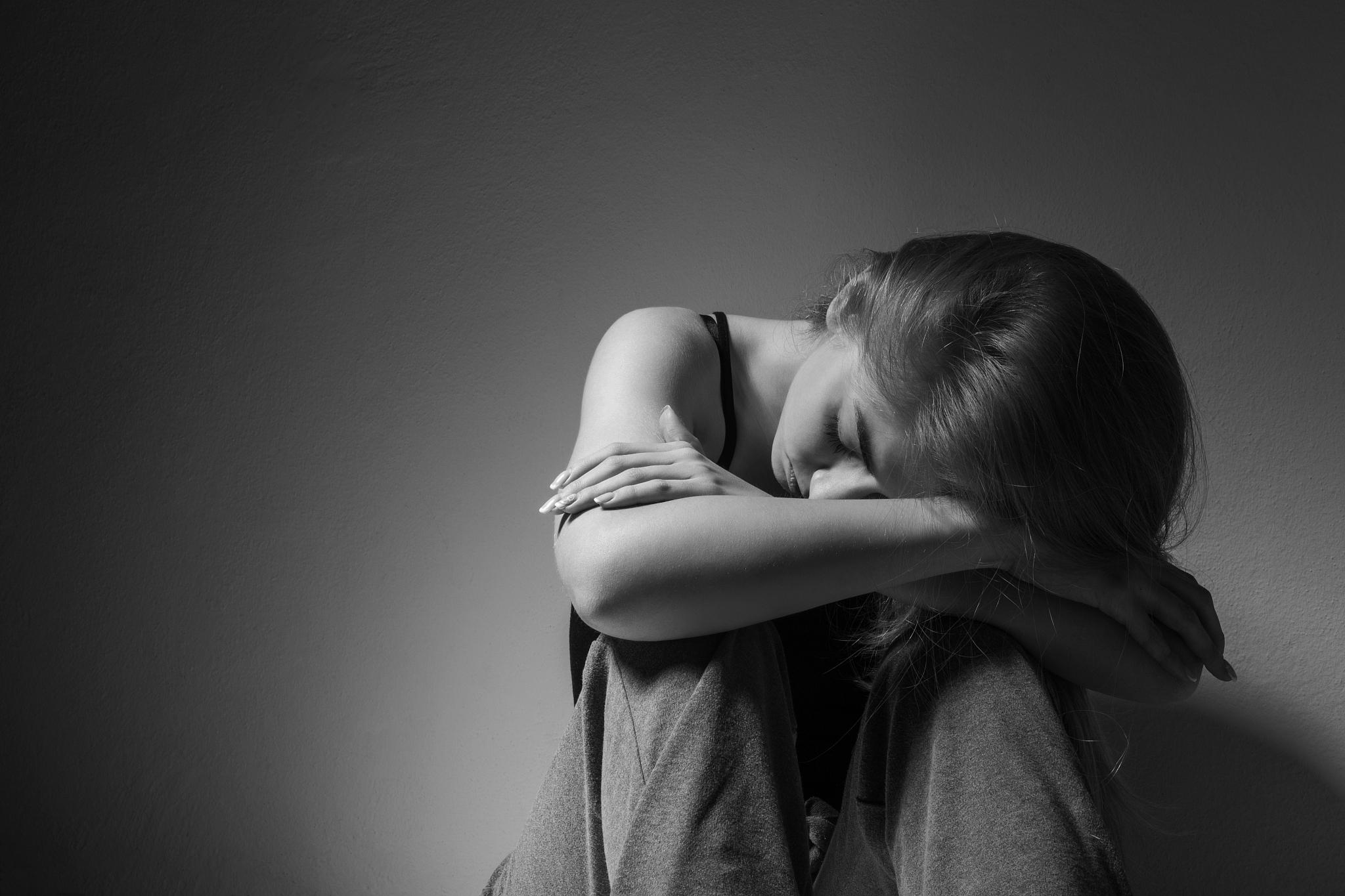 孩子抑郁自卑的家庭支持 孩子抑郁自卑这些情绪问题对孩子的心理健康