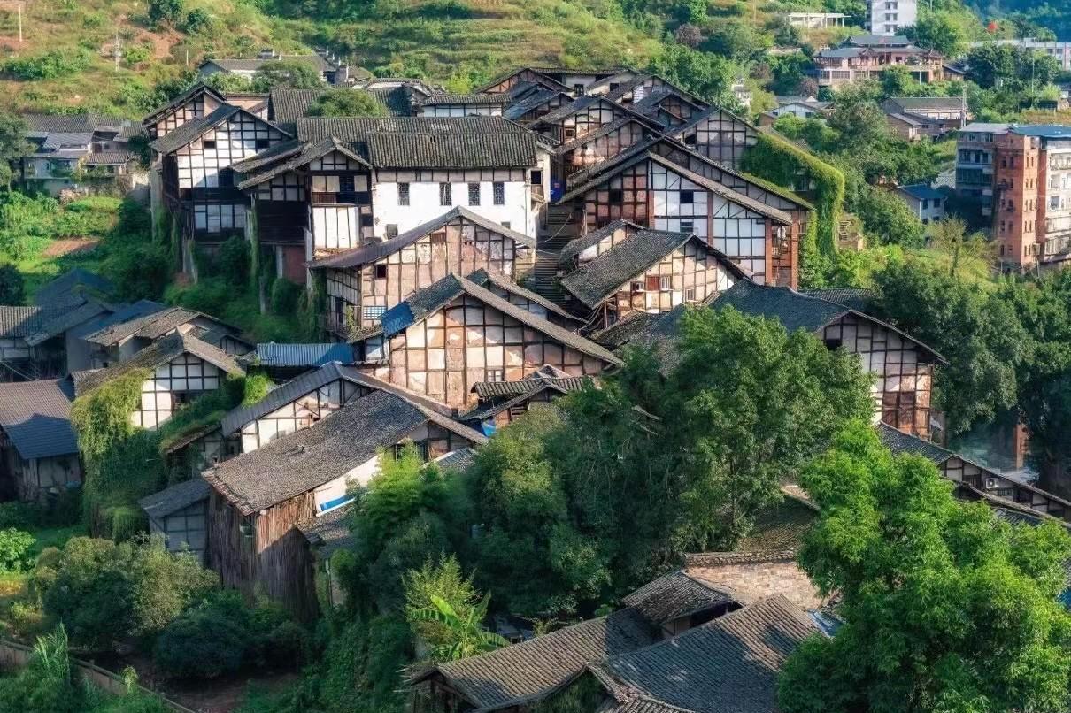福宝古镇:时光的见证者 在四川这片古老而神秘的土地上,隐藏着许多