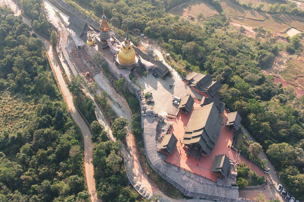 三十二梁旅游景区 位于韩国平昌县的三十二梁旅游景区,是一处充满神秘