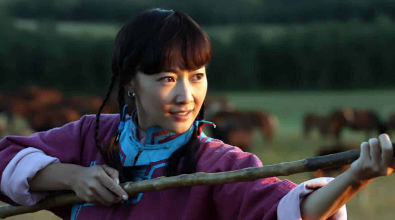 演员阿斯茹:痴情与幸福的故事 阿斯茹,一个实力派演员,参演过多部经典