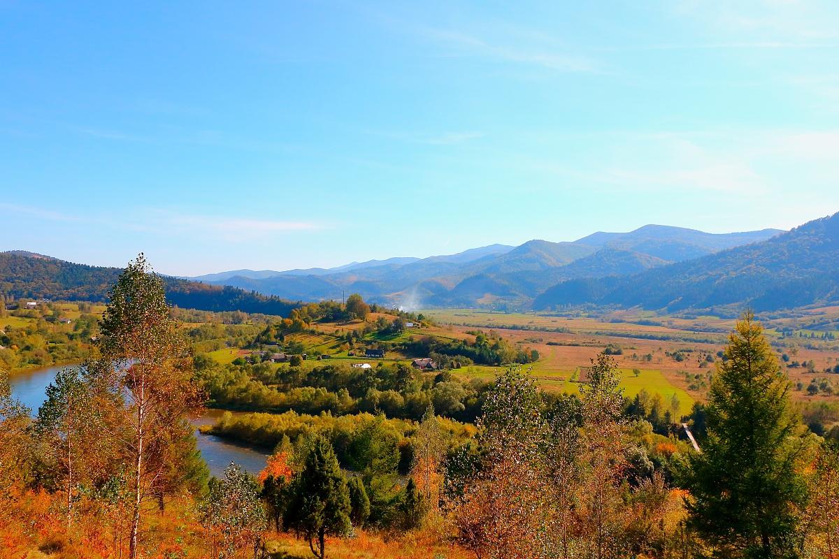秋天的瑞穗乡 瑞穗乡位于中国台湾省花莲县,是一个充满美丽与宁静的