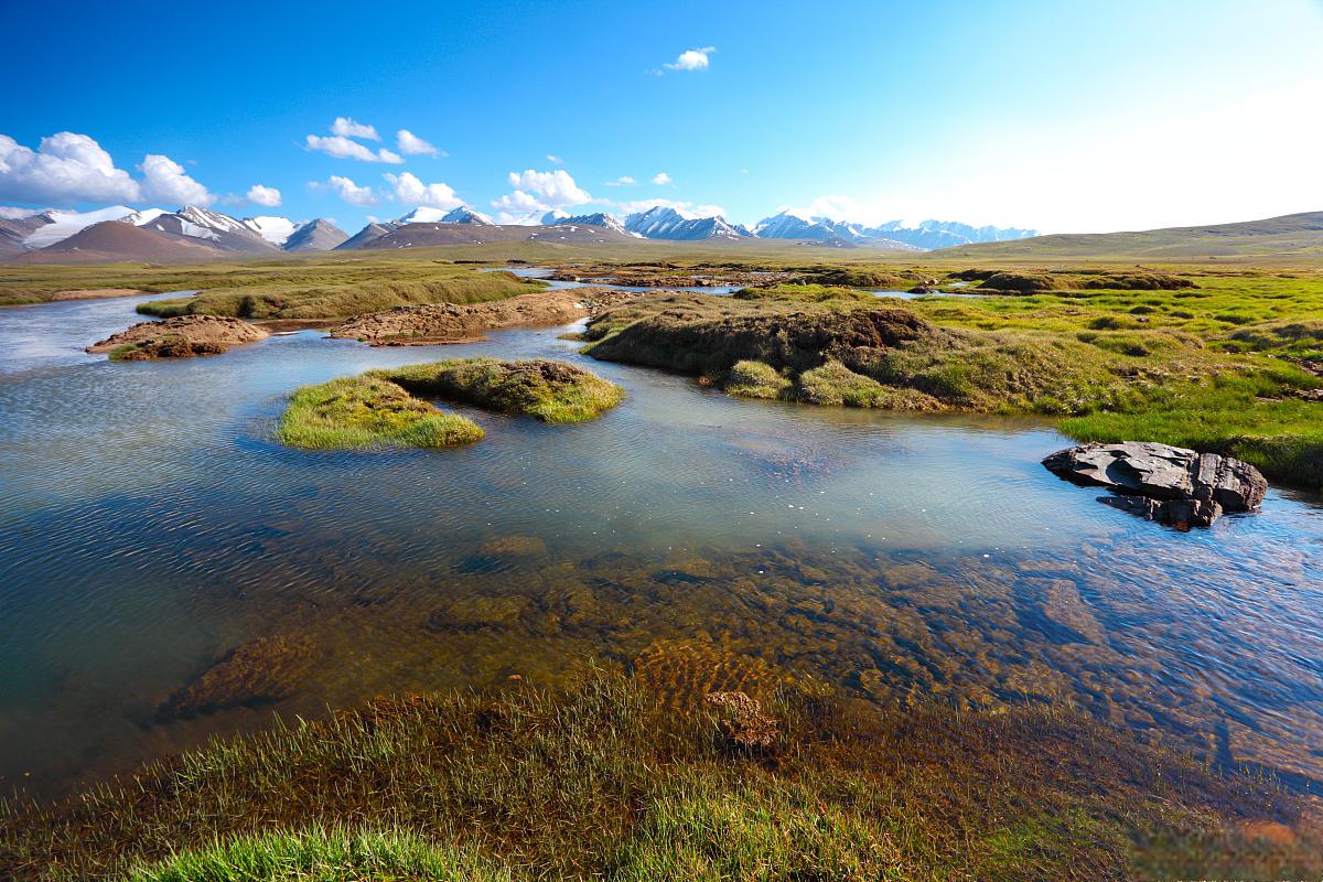 红原县月亮湾景区 红原县月亮湾景区,位于中国西南部,是一片充满诗意