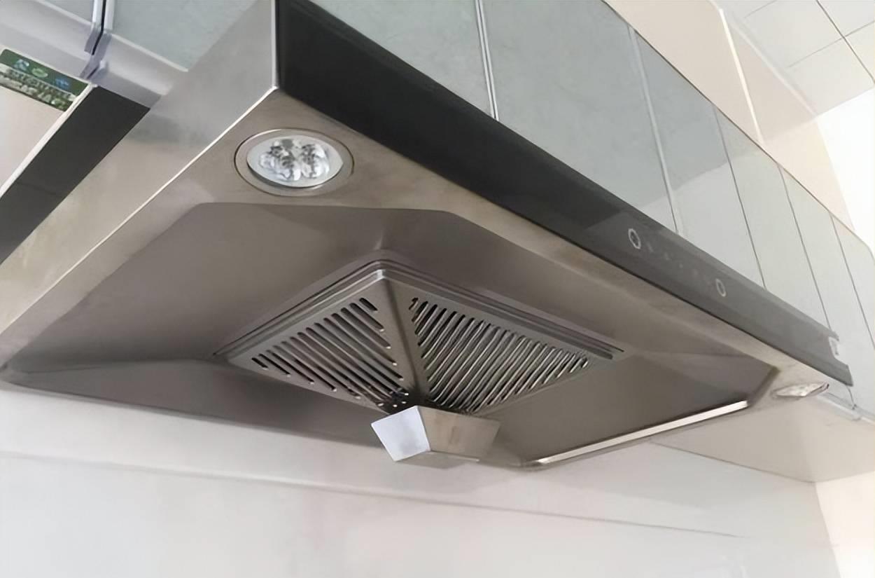 顶吸式油烟机的优缺点 在厨房装修中,油烟机是不可或缺的设备.