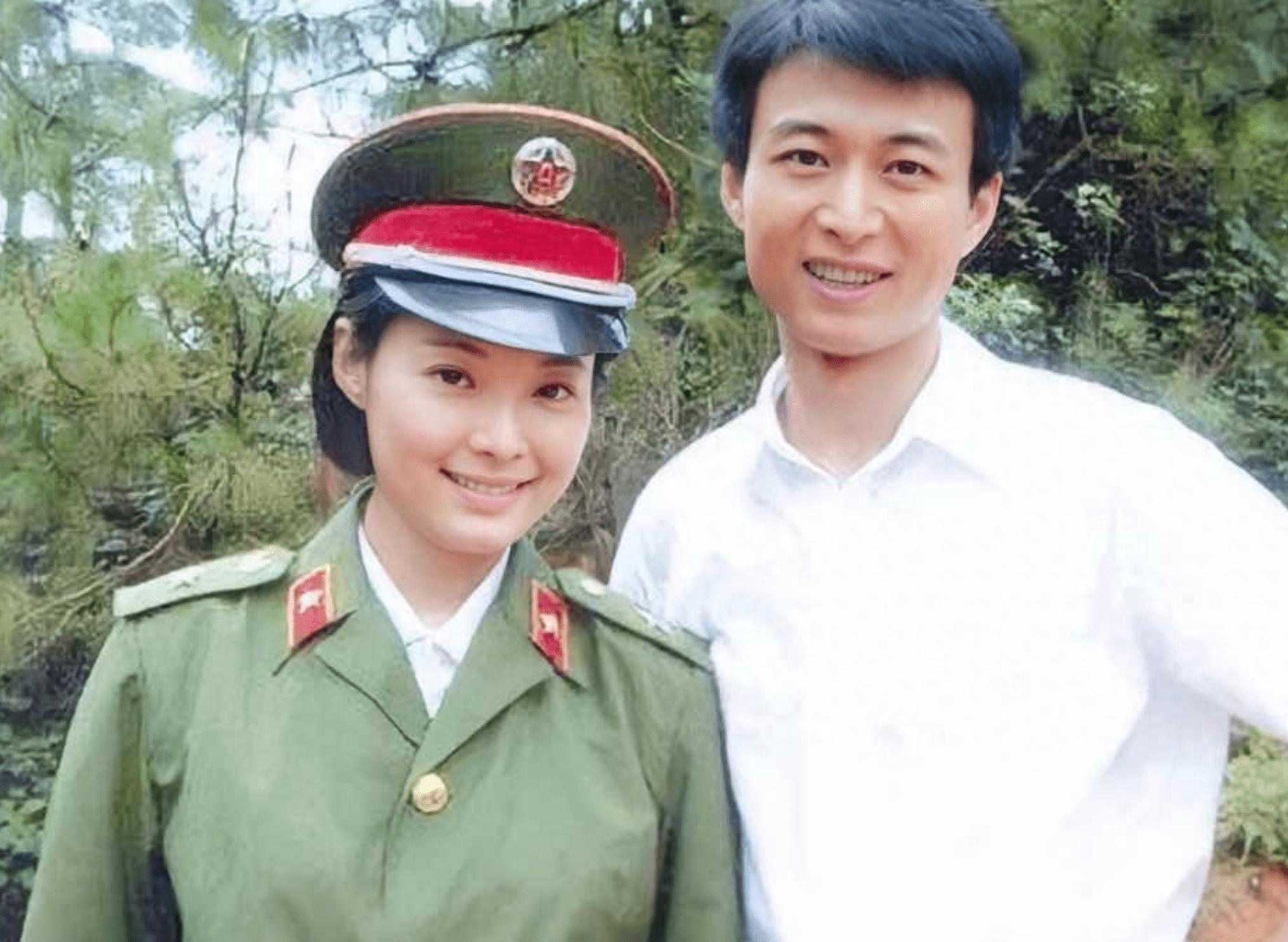 袁立事业处于巅峰期时,不想结婚,徐威提出结婚,袁立拒绝.