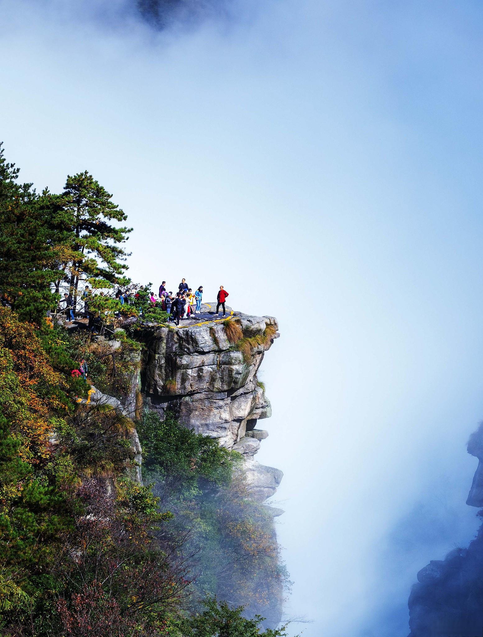 庐山一日游最佳路线 庐山,位于江西省九江市,是中国著名的风景名胜区