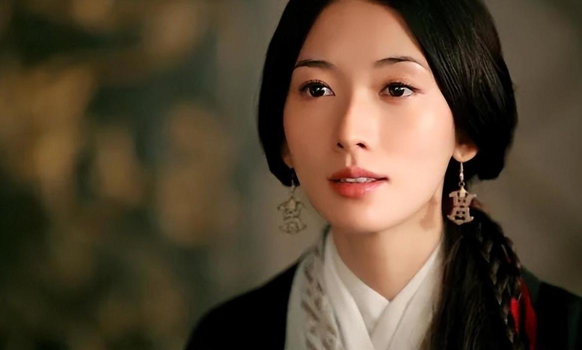 外貌与才华并存 林志玲以她的外貌和才华闻名于世,成功转型为影视演员