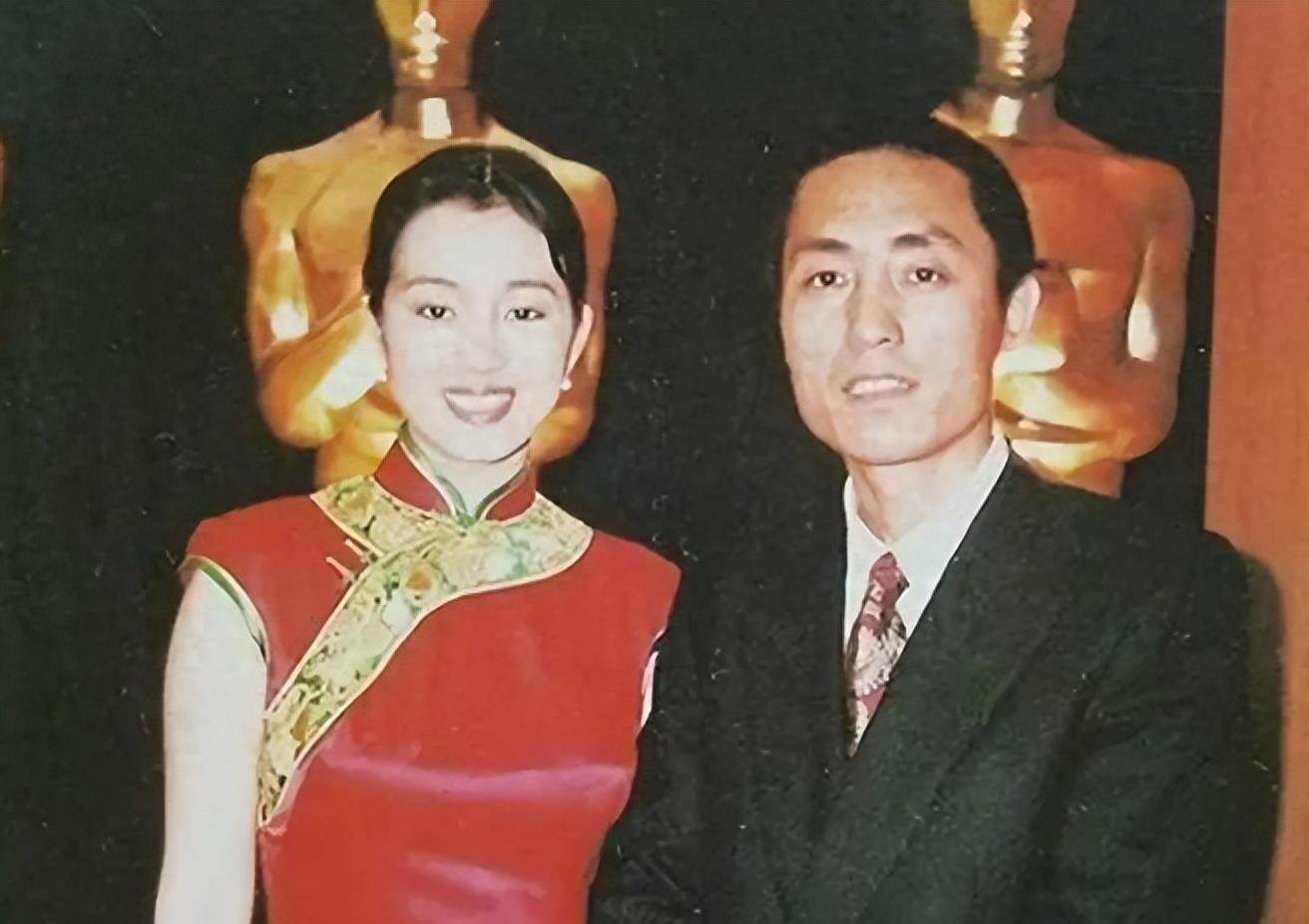 张艺谋的婚姻传奇 张艺谋的婚姻历程涉及到了他与妻子肖华,巩俐和陈婷