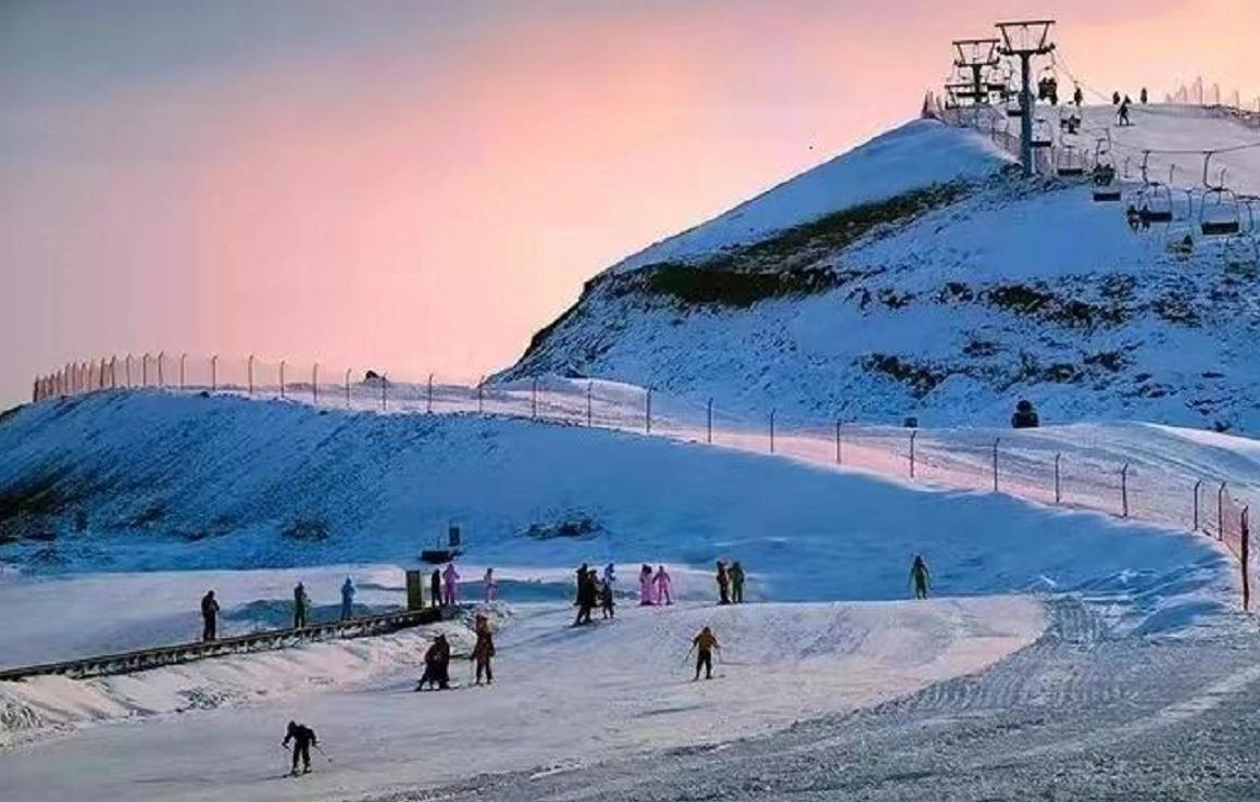 藏马山滑雪场图片