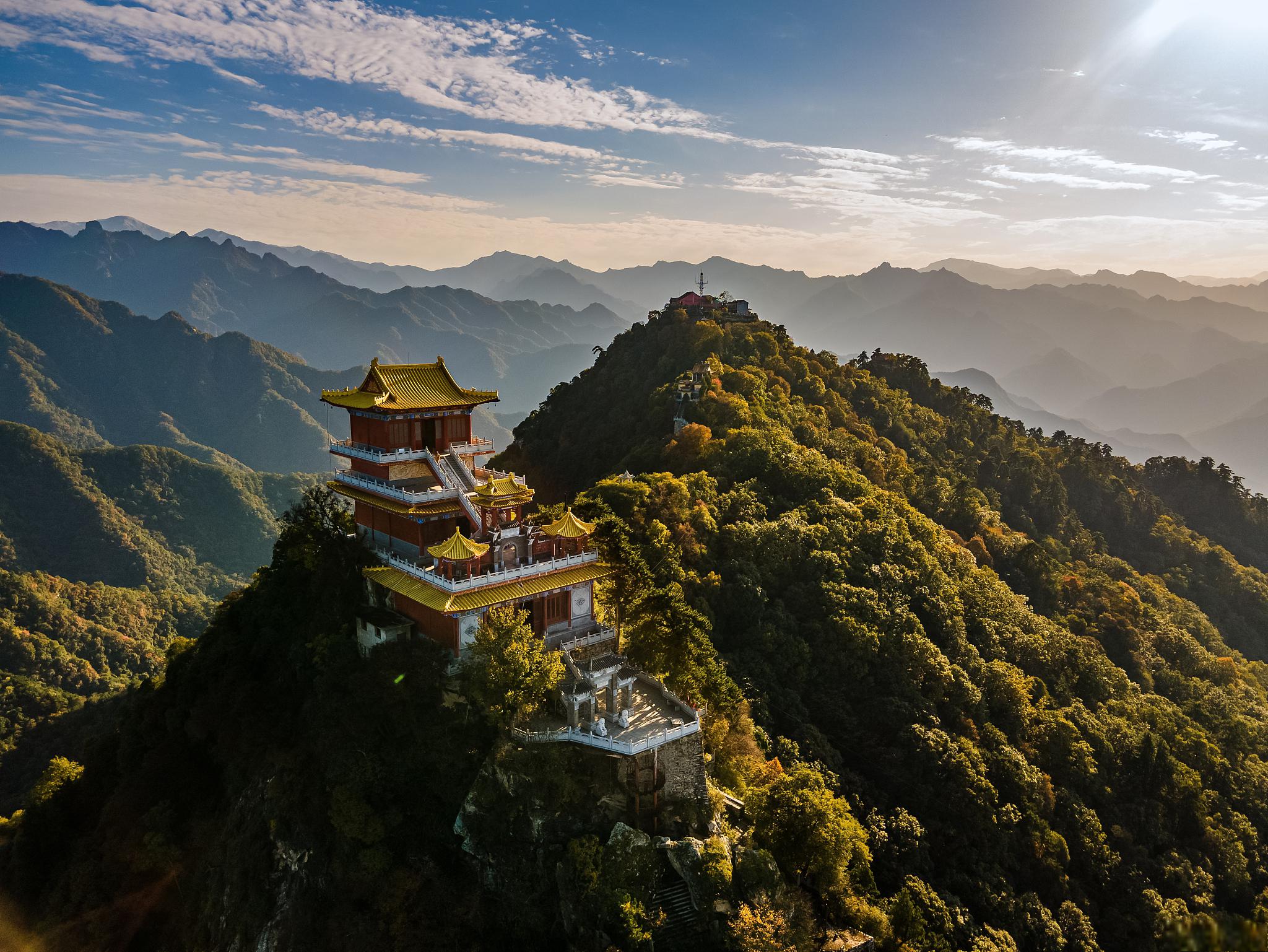 寻找崆峒山之美 崆峒山,位于甘肃省平凉市境内,是我国著名的道教圣地.