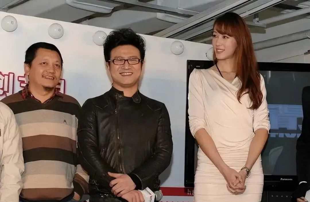 汪峰前任康作如:人生要沉得住气 汪峰的前任康作如成功拿下女儿的抚养