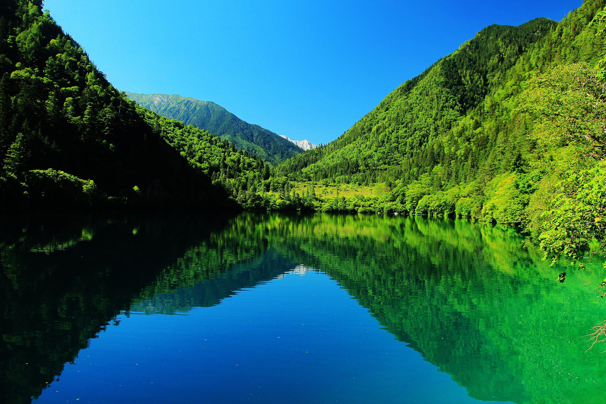这段旅程中,我被迷人的景色,丰富的历史文化和美食所震撼.