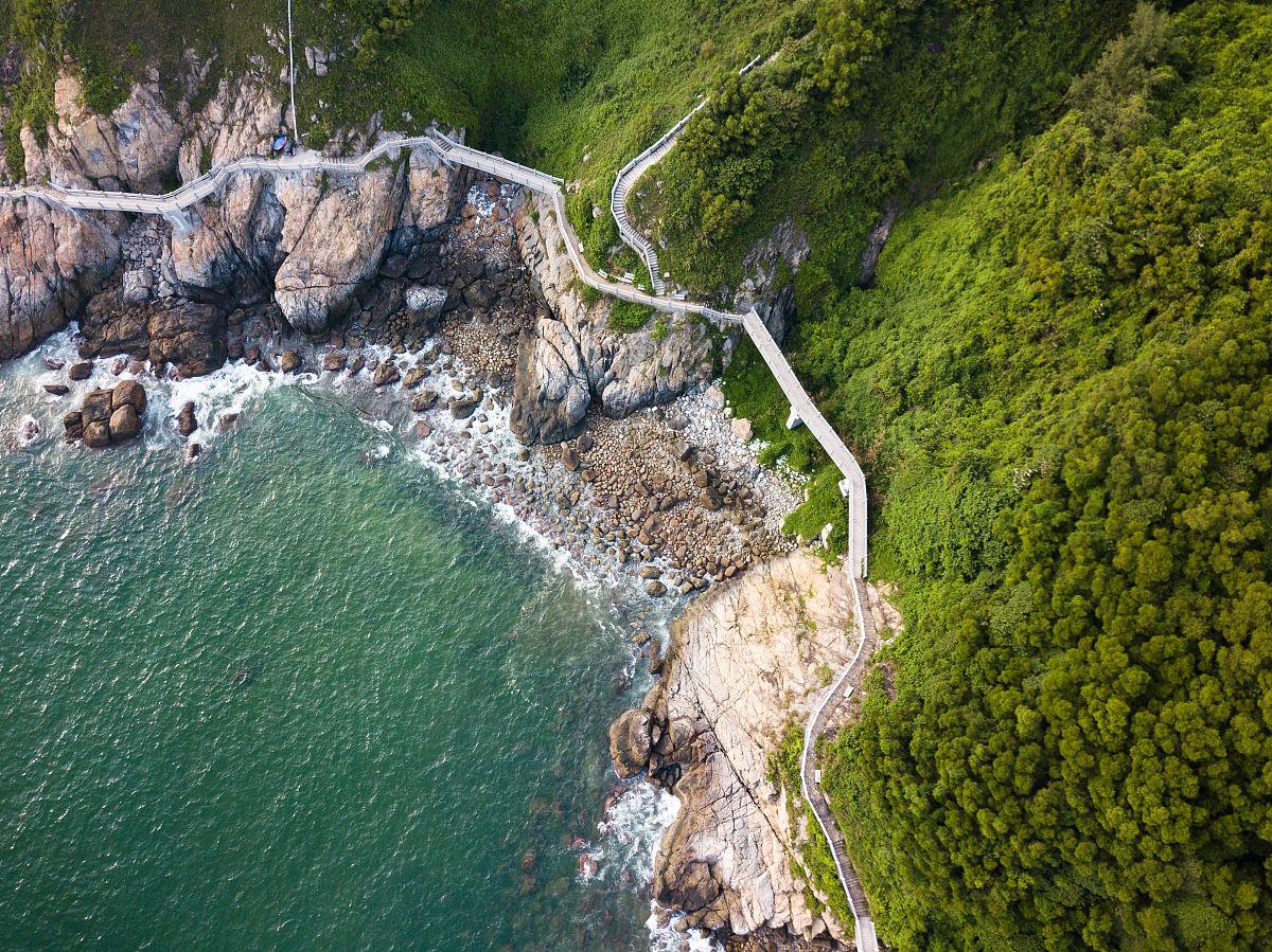 阳江美景推荐 阳江是广东省的一个海滨城市,拥有许多美丽的景点和风景