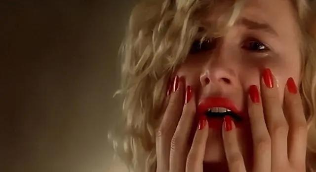 《我心狂野》:影片对音乐文明的影响 电影《我心狂野》以其独特的音乐