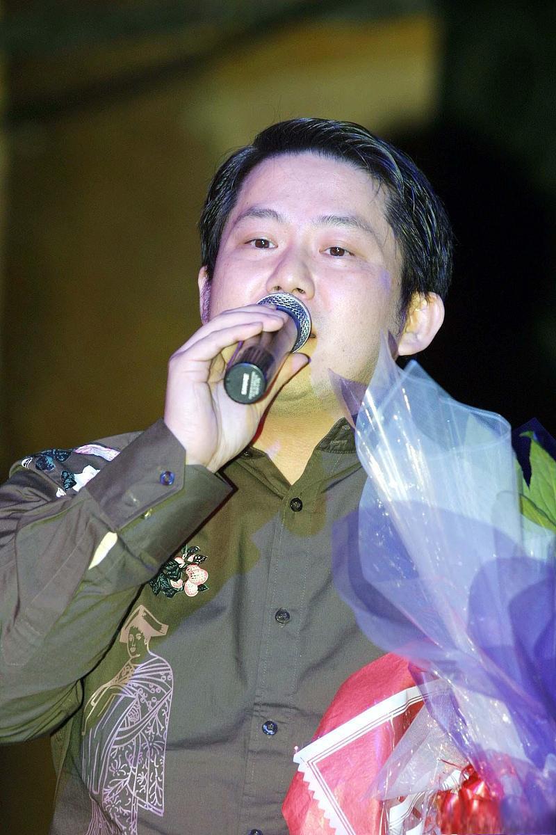坎坷人生路:熊天平的故事 熊天平,曾是台湾乐坛的风云人物,与张信哲并