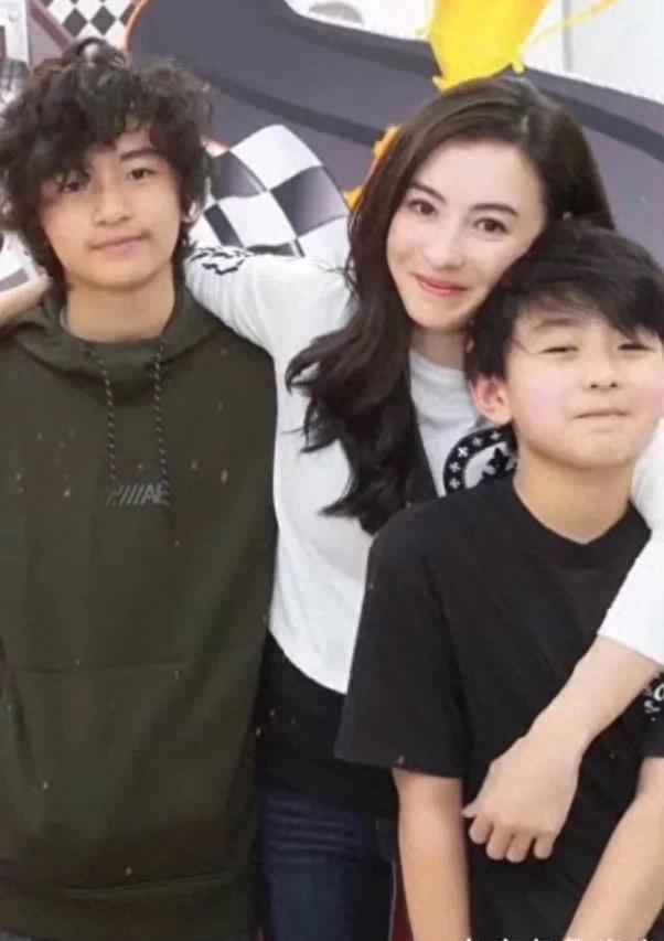 张柏芝家庭状况 张柏芝的大儿子lucas在采访中透露了一些与家庭有关的