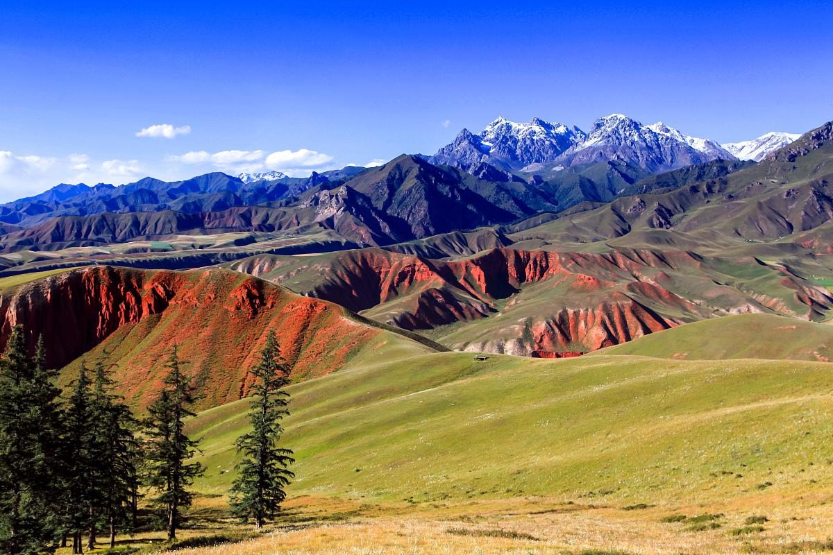 阿咪东索景区,藏区神山和丹霞地貌的综合体 阿咪东索景区是青海省海北