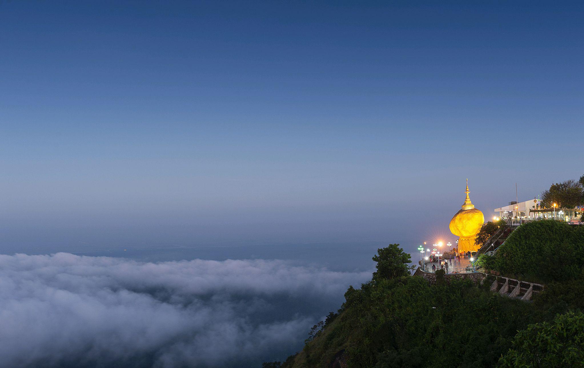峨眉山金顶旅游攻略 峨眉山金顶位于四川省乐山市峨眉山市峨眉山景区