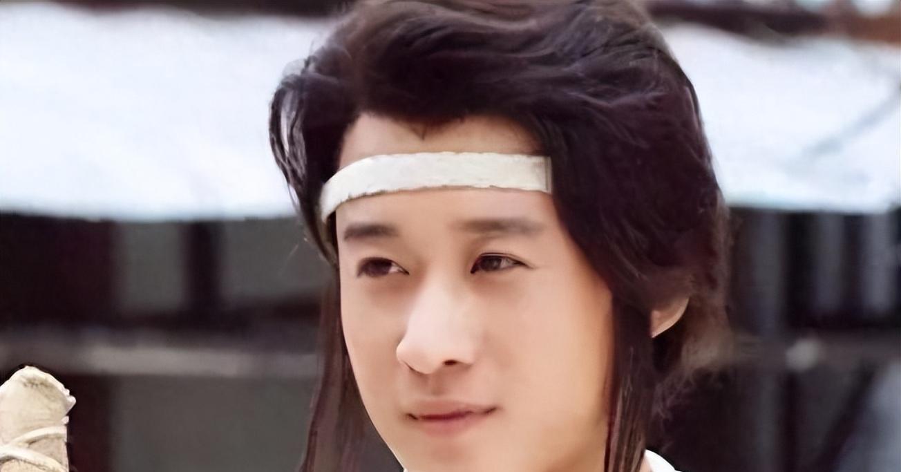 吴京的真实身世 吴京来自一个武术世家,他的祖上是满族正白旗下的长房