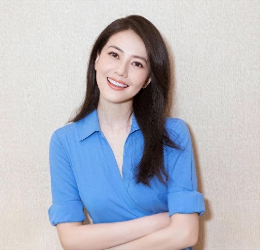 高圆圆:甜美女神的感情历程 高圆圆是一位甜美的女神,但她的感情历程