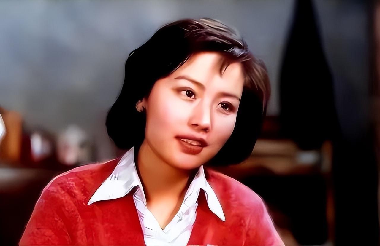 赵娜:曾与刘晓庆齐名的女演员 赵娜是中国早期的"国民女神之一",曾与