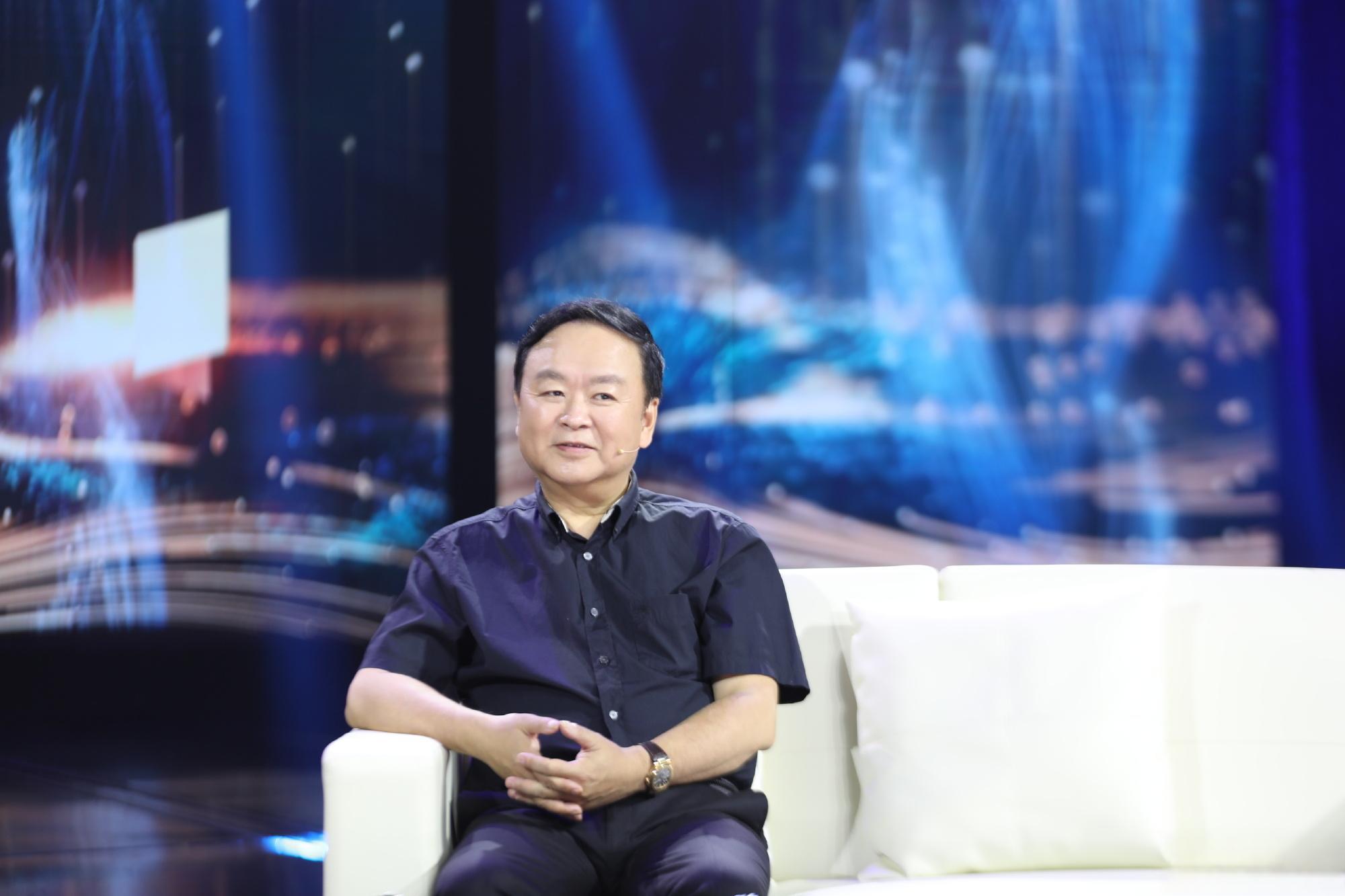 高希希,一位备受瞩目的电影导演,他的才华得到了充分的发挥,执导了