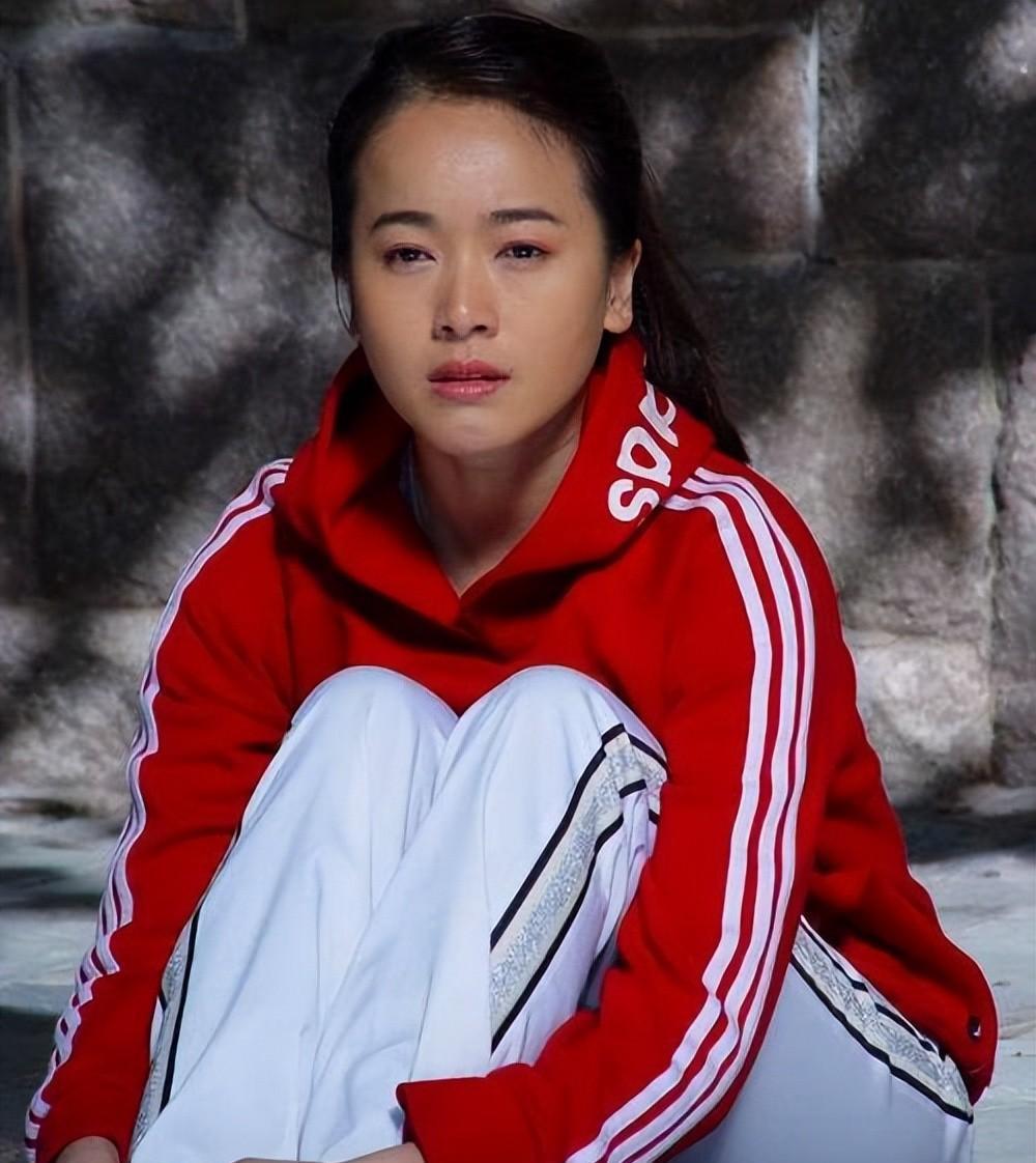 左小青,曾是一名体操运动员,后来转行成为演员,与陈道明,孙红雷