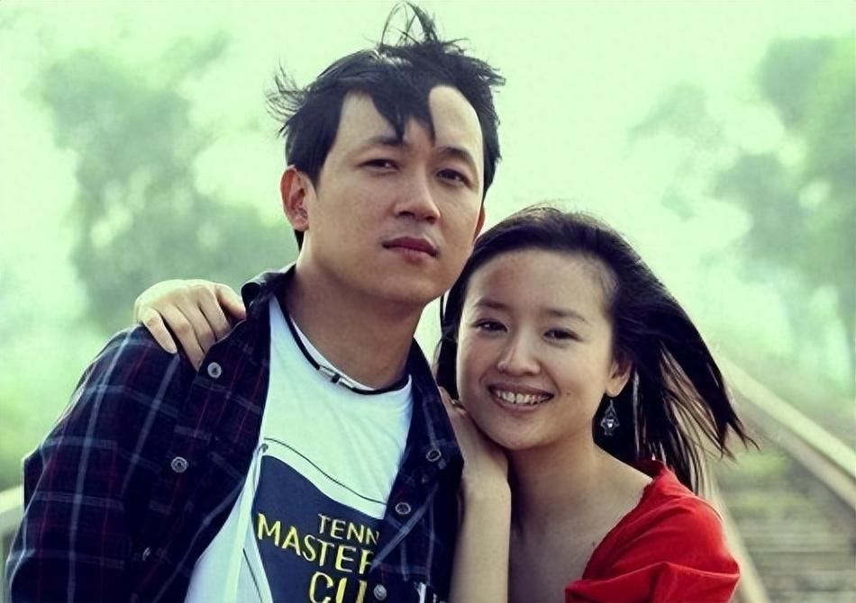 14岁顶顶身高突增 董洁停工陪儿子,顶顶身高突增,长相神似梁朝伟,董洁