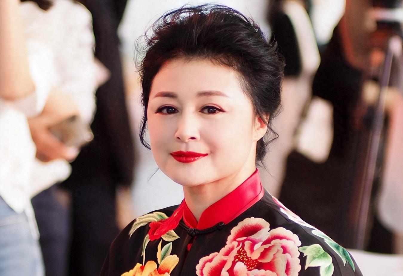 于月仙是一位演员,她的突然离世给人们带来了巨大的震惊和失落感.