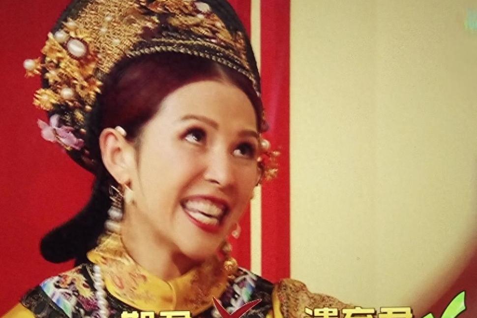 蔡少芬:逆天改命 蔡少芬仗着幽默感在浪姐舞台打漂亮翻身仗,虽然唱歌