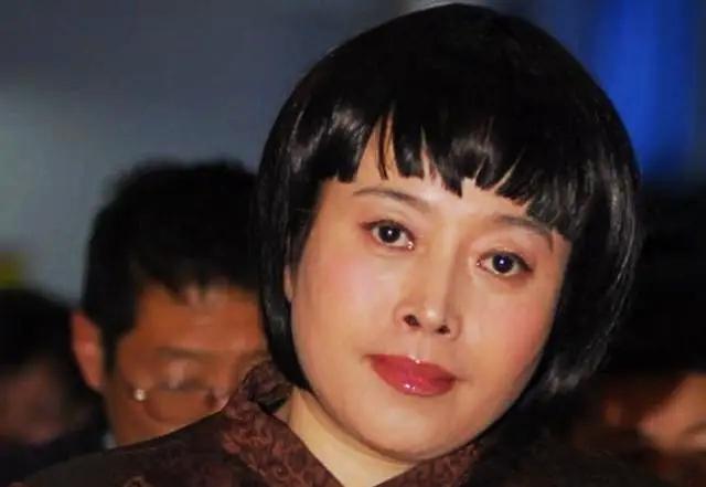 丁嘉丽:捧红孙红雷最后悔的事情 丁嘉丽的感情经历坎坷,曾经捧红